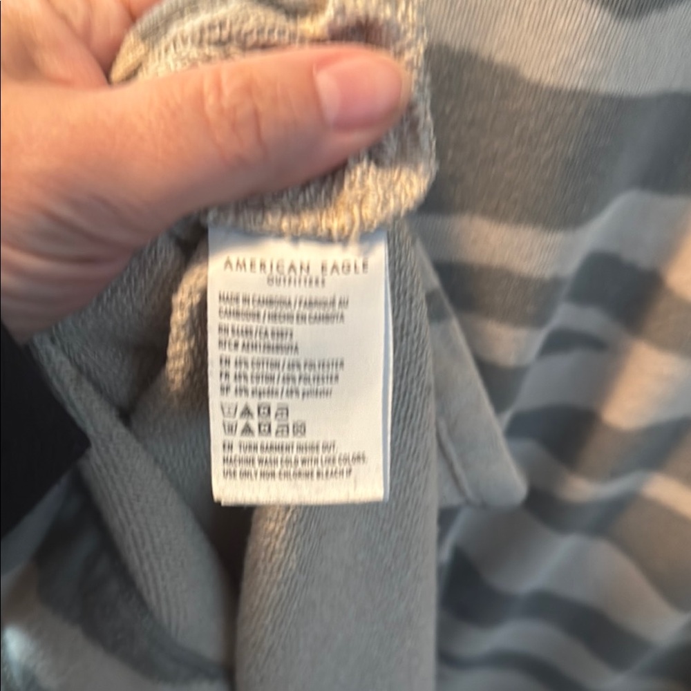 *SALE* American Eagle Zebra Striped Sweatshirt Size Small - Picture 6 of 6